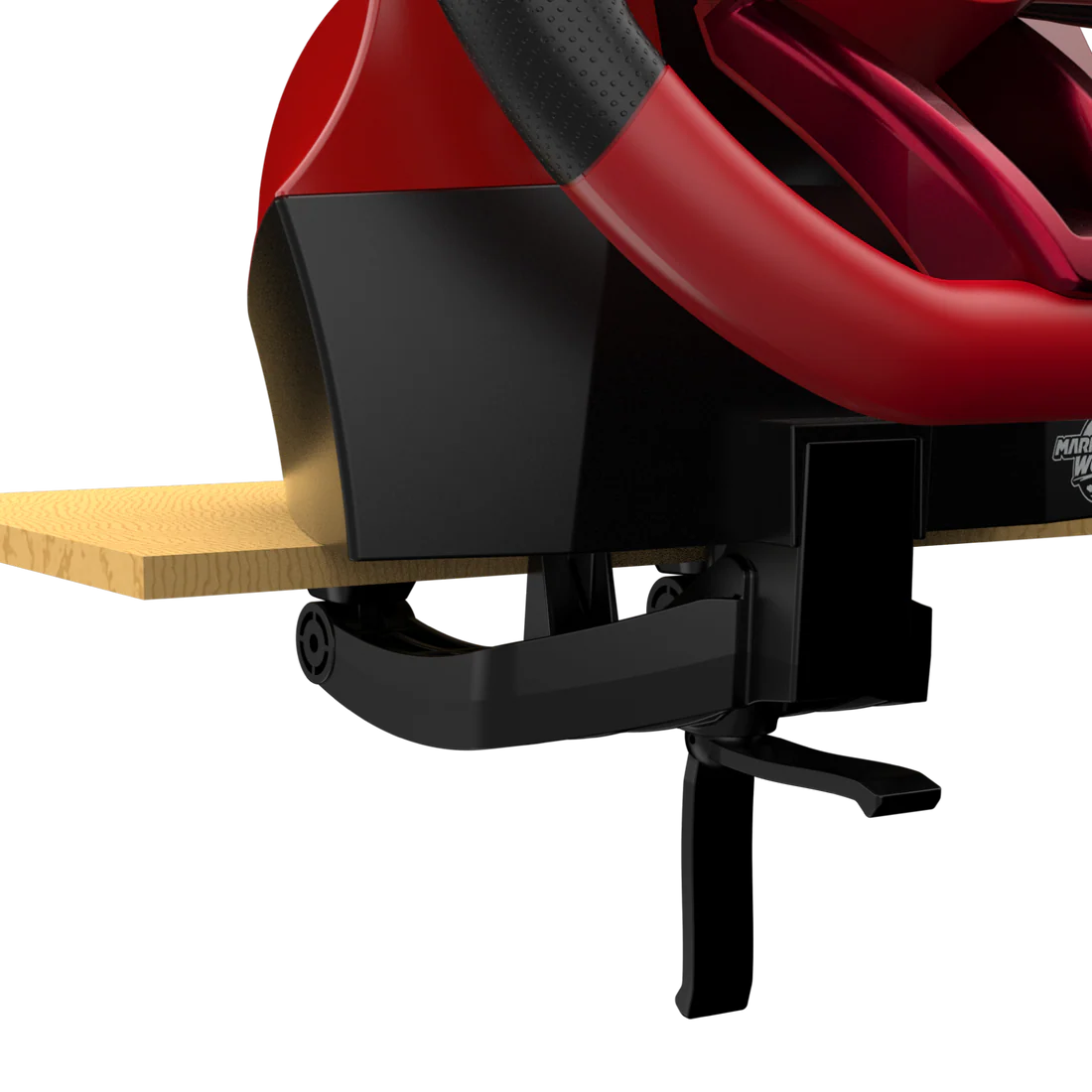Un volante rojo y negro sujetado a una tabla de madera.