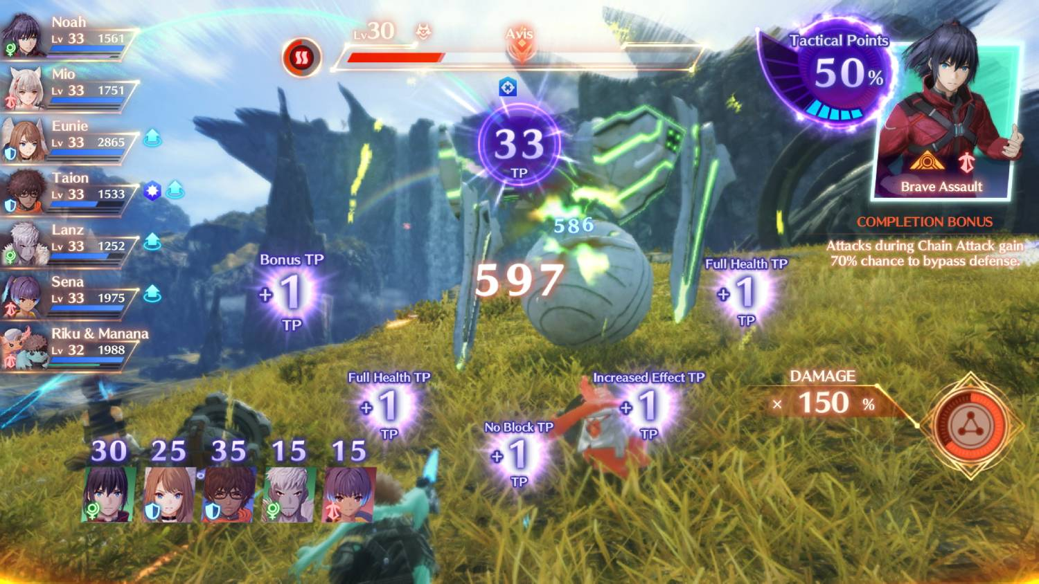 Escena de batalla con personajes y un enemigo mecánico. La interfaz del juego muestra estadísticas.