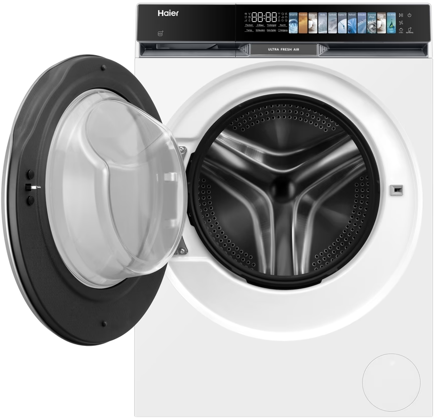 Eine weiße Haier-Waschmaschine mit geöffneter Tür. Die Trommel ist sichtbar.