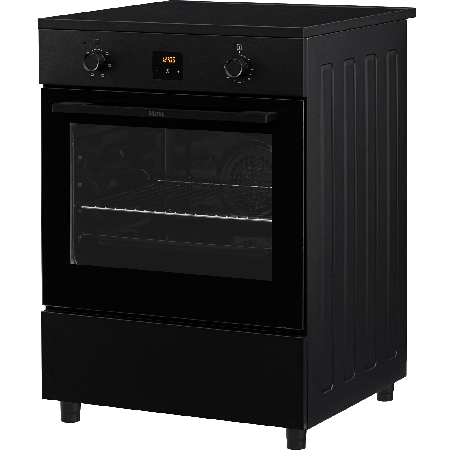 Een zwarte oven met glazen deur en digitale klokweergave op zwarte achtergrond.