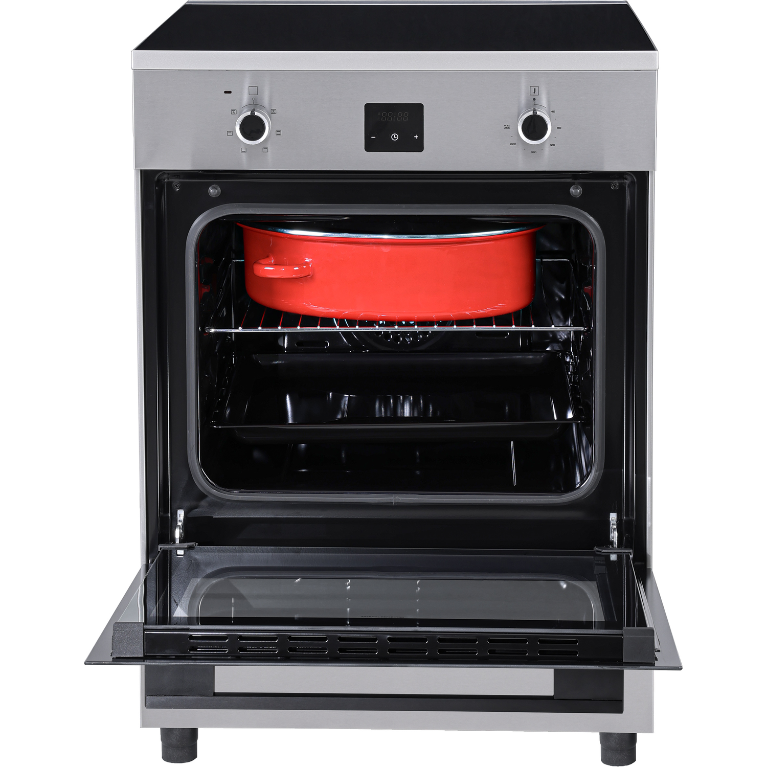 Een zilveren oven met open deur, met een rode braadpan op het rooster.
