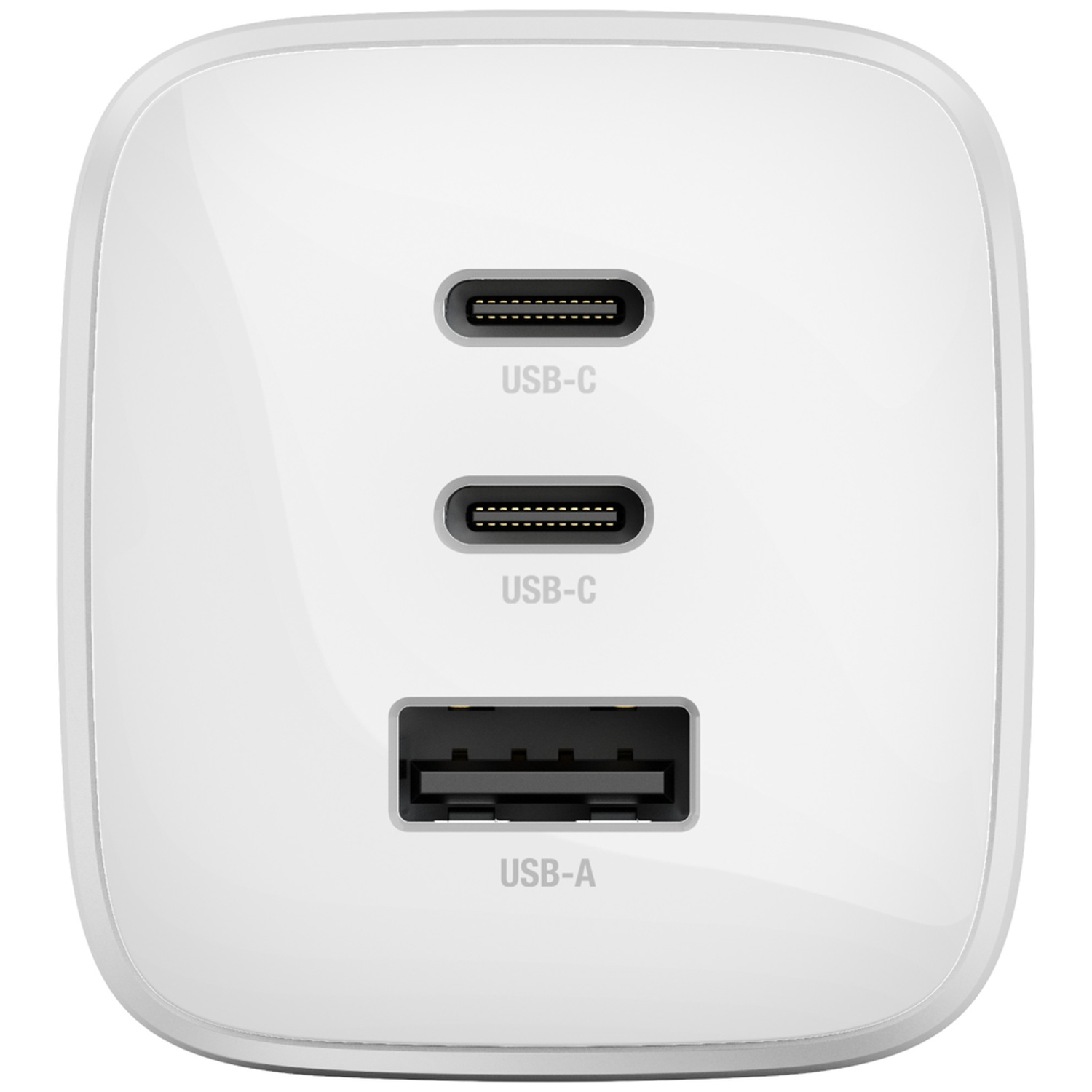 Un chargeur USB-C blanc avec deux ports USB-C et un port USB-A.