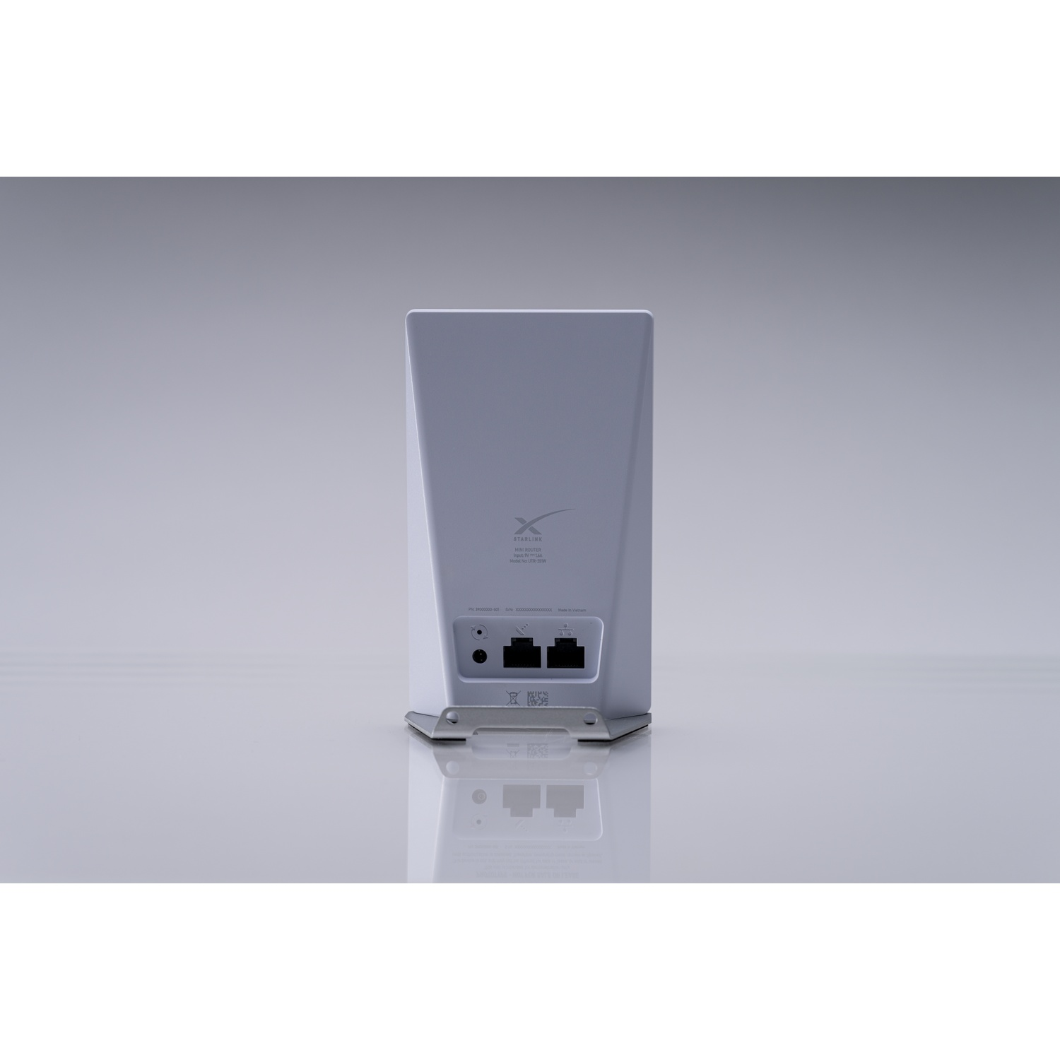 Un routeur Starlink blanc avec le logo SpaceX au dos, doté de ports.