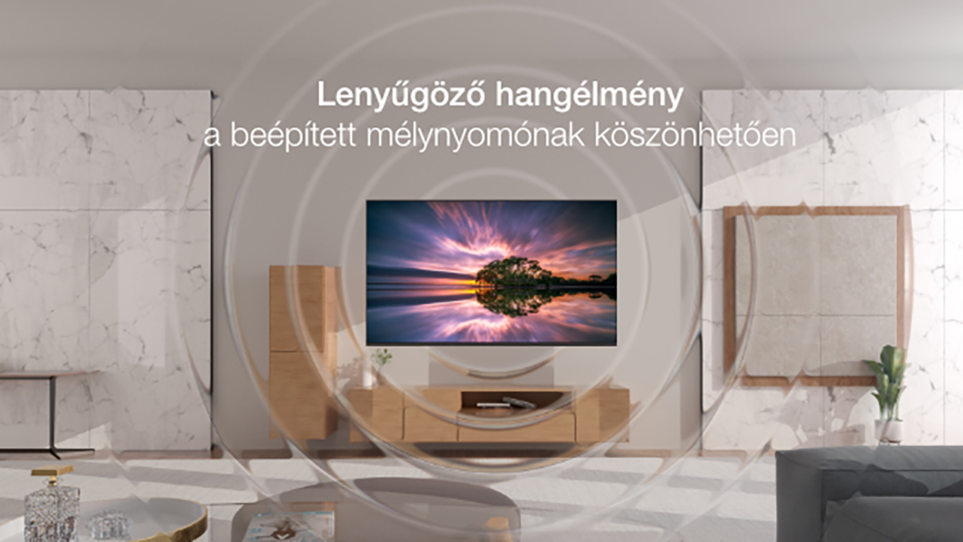 Egy nappali tévével, amely naplementés képet jelenít meg.
