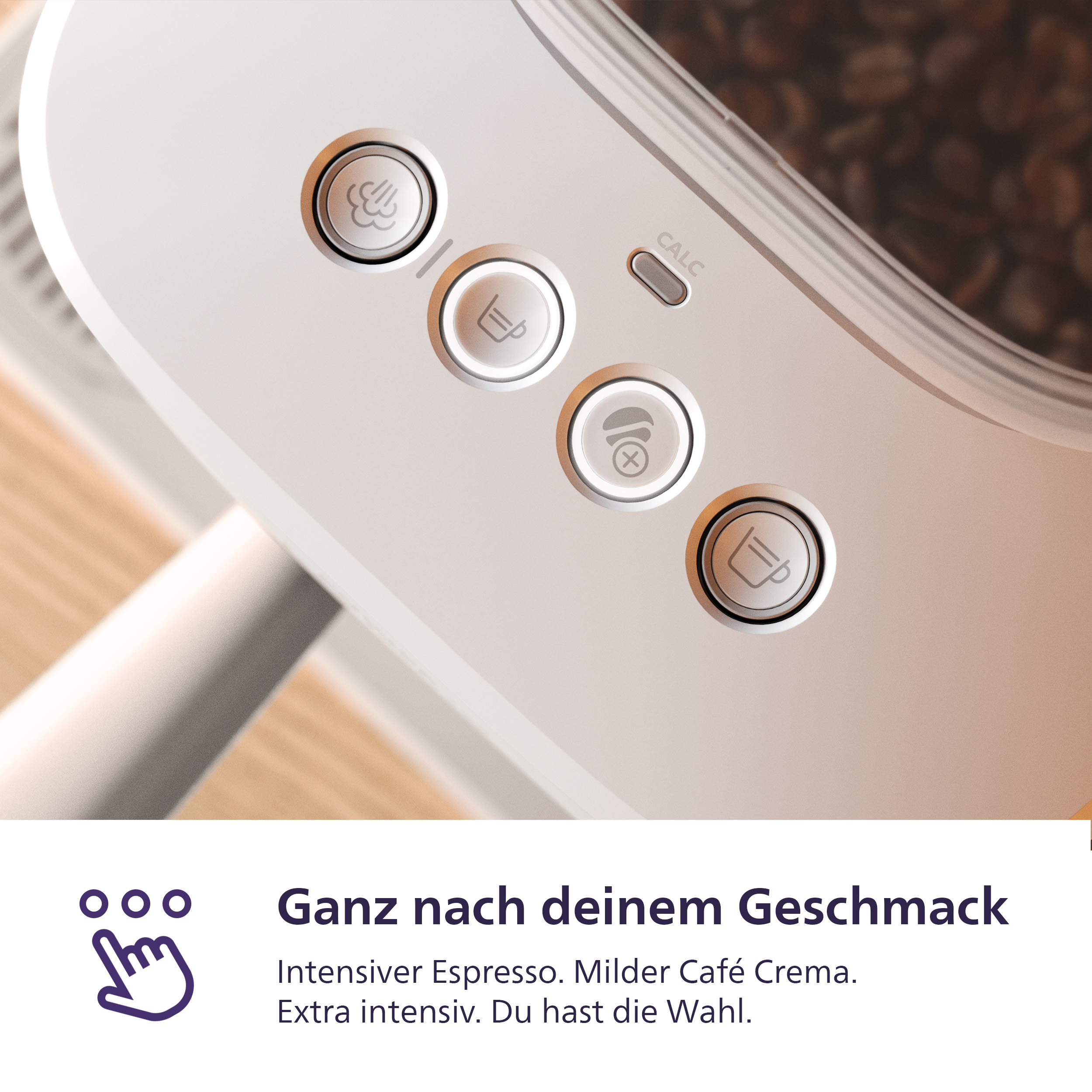 Kaffeemaschine mit verschiedenen Tasten und Kaffeebohnen im Hintergrund.