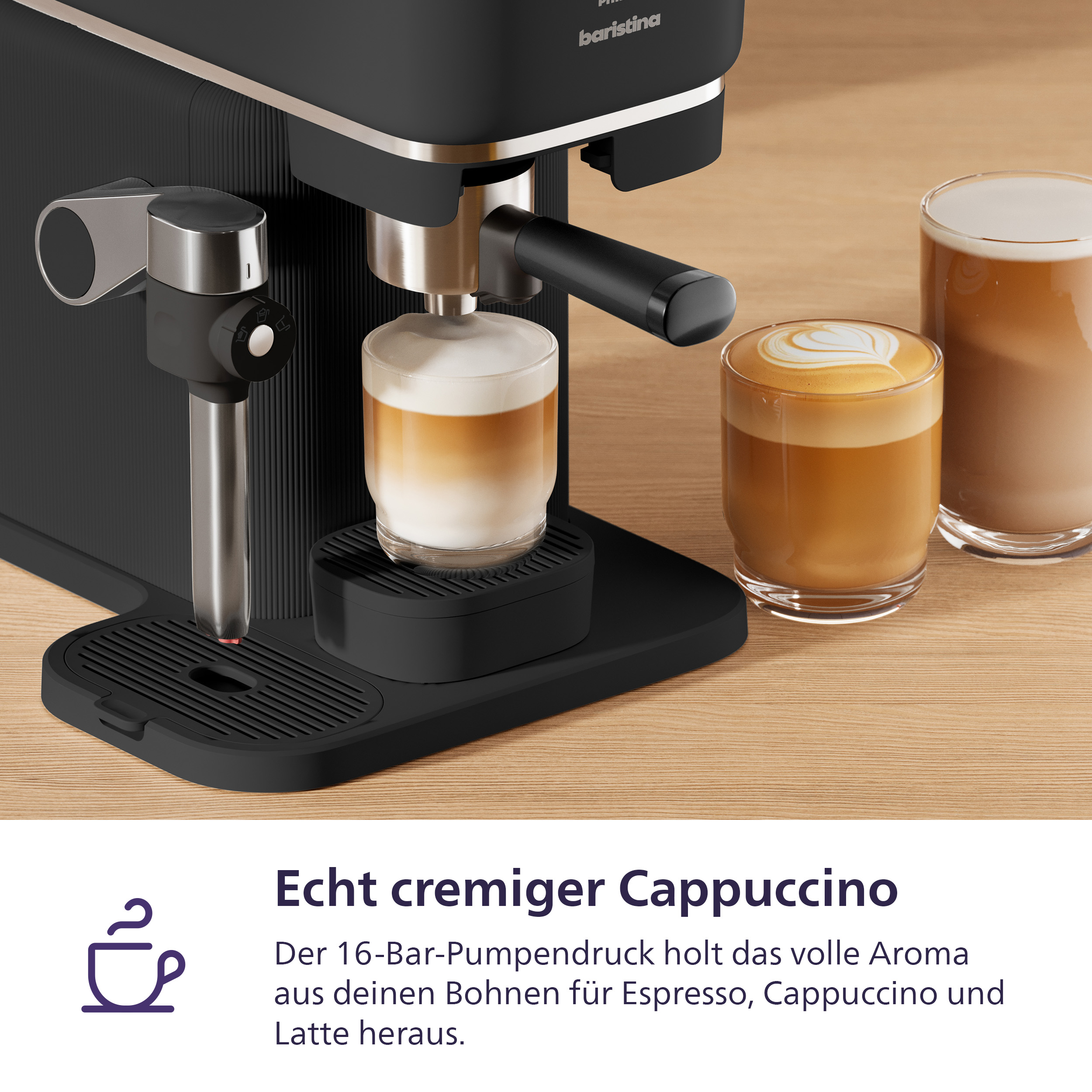 Eine Kaffeemaschine mit zwei Gläsern Cappuccino auf einem Holztisch.