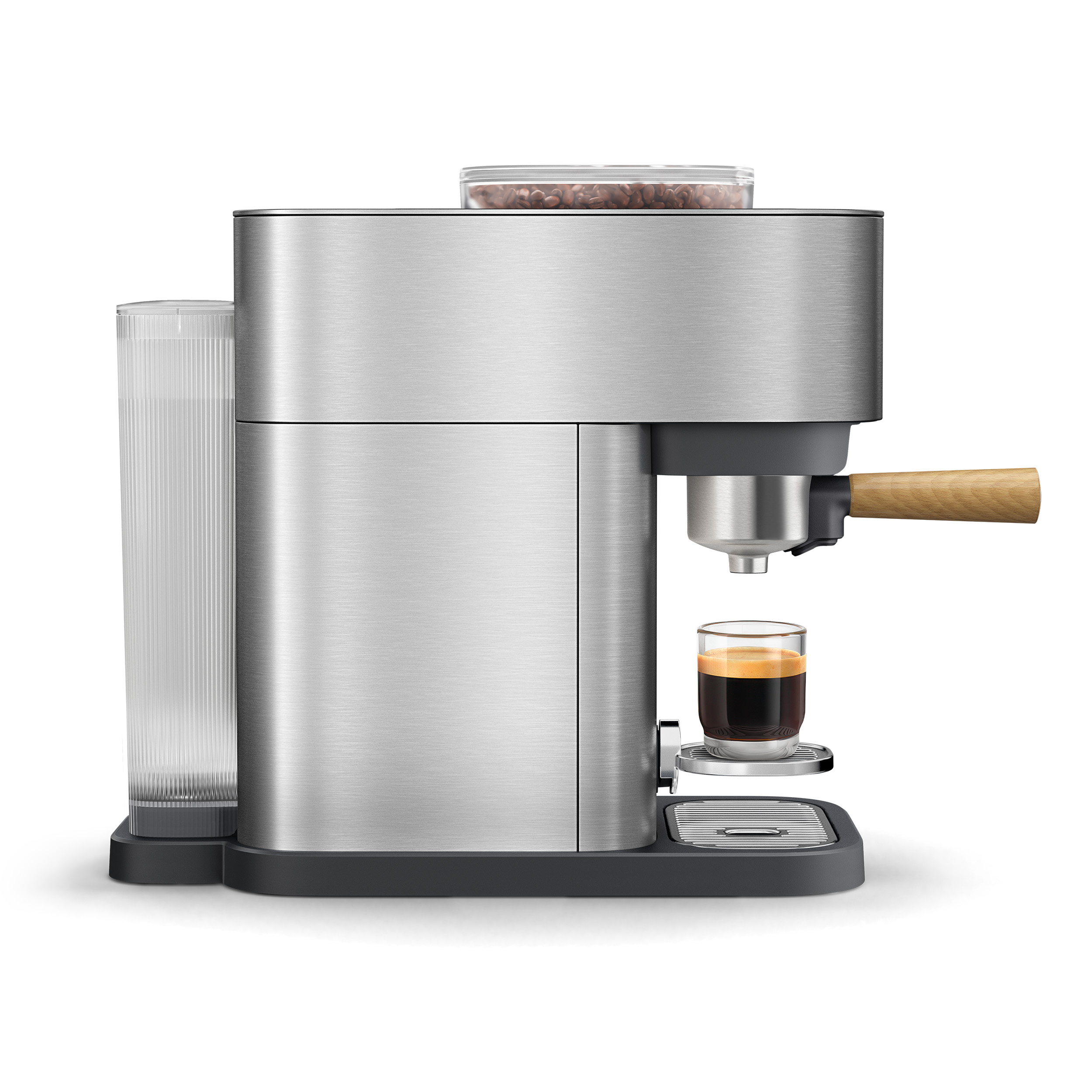 Eine silberne Espressomaschine mit Holzakzenten, gefüllt mit Kaffeebohnen und einem Espresso.
