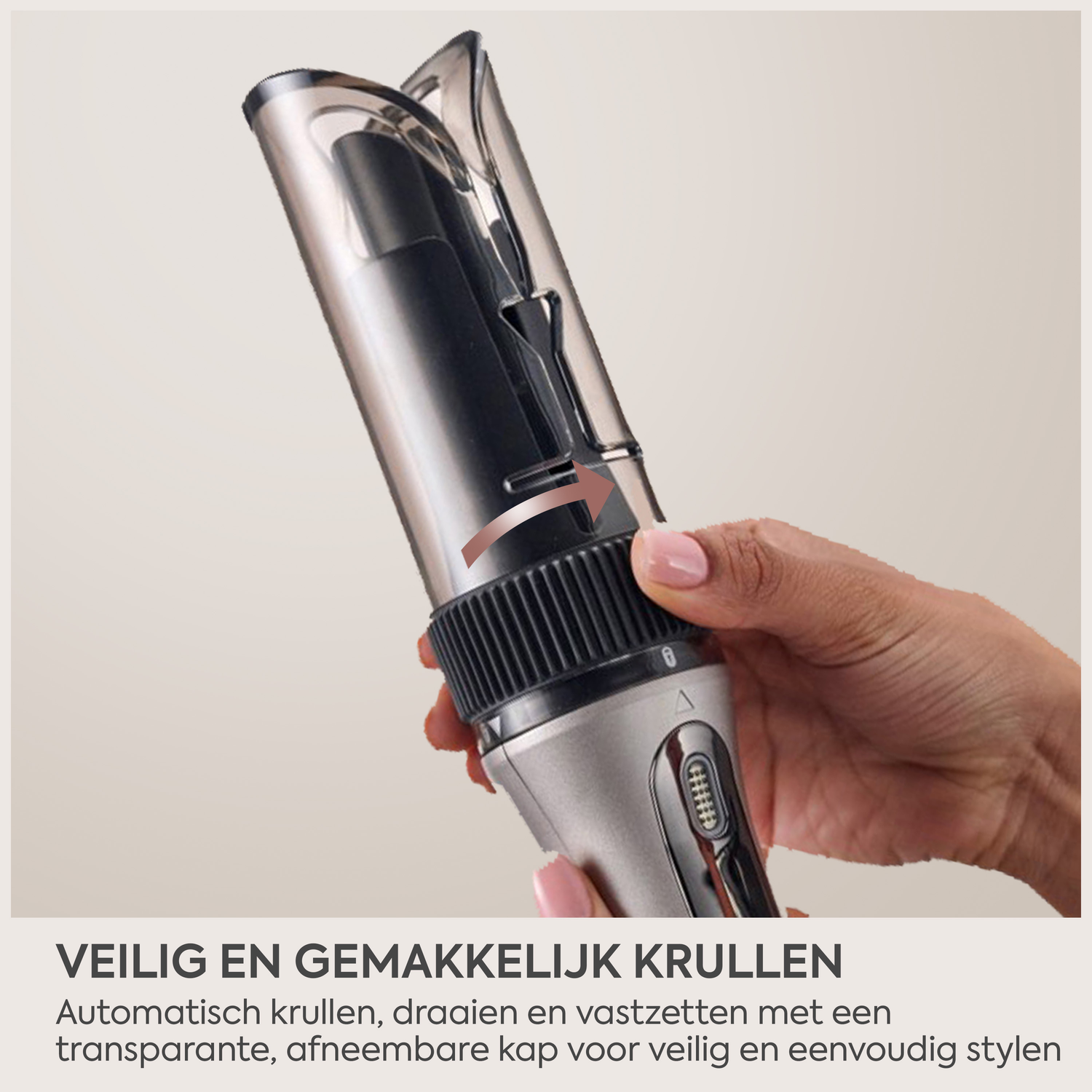 Een hand houdt een krultang met transparante kap vast.