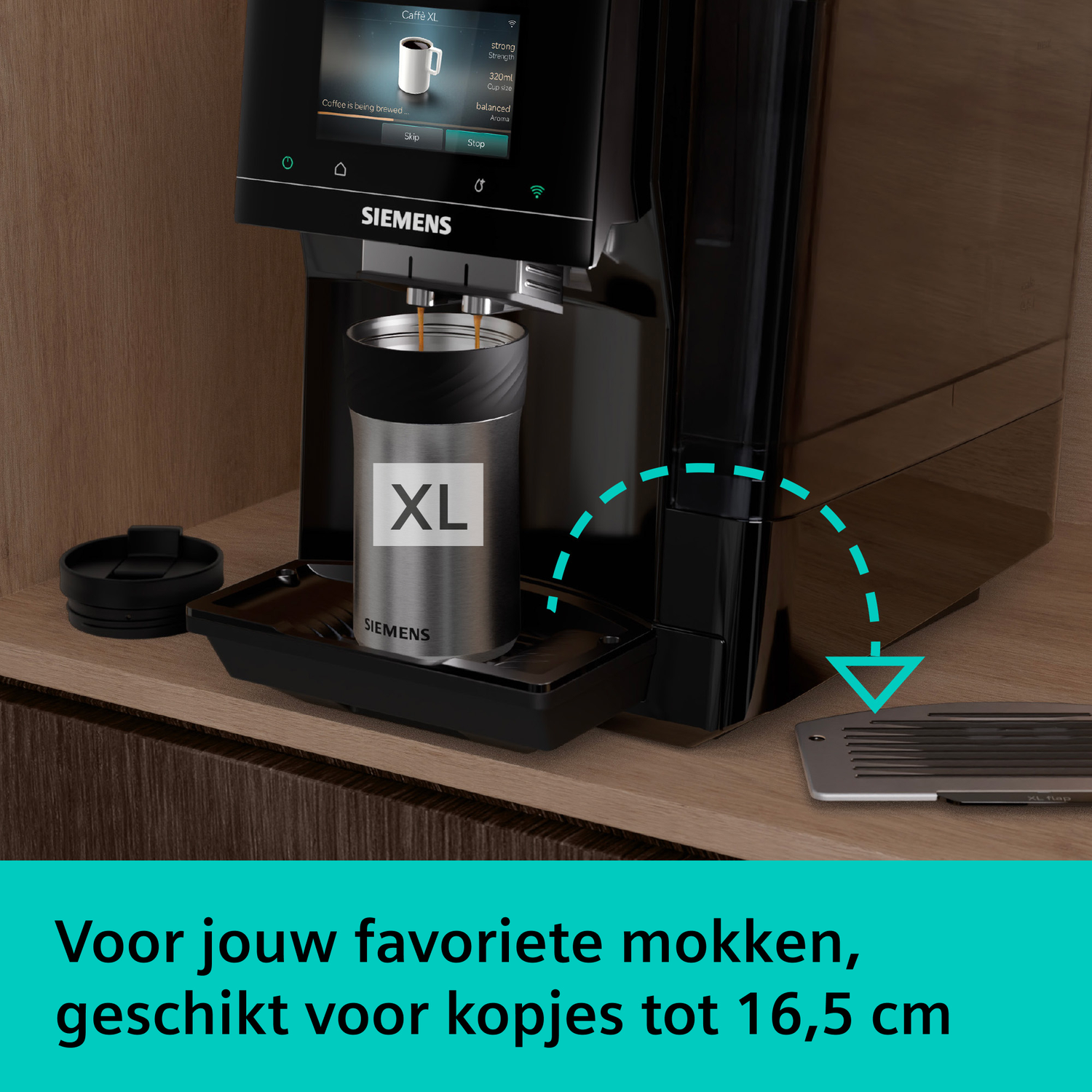 Siemens koffieapparaat zet koffie in een XL beker. Display toont Caffè XL.