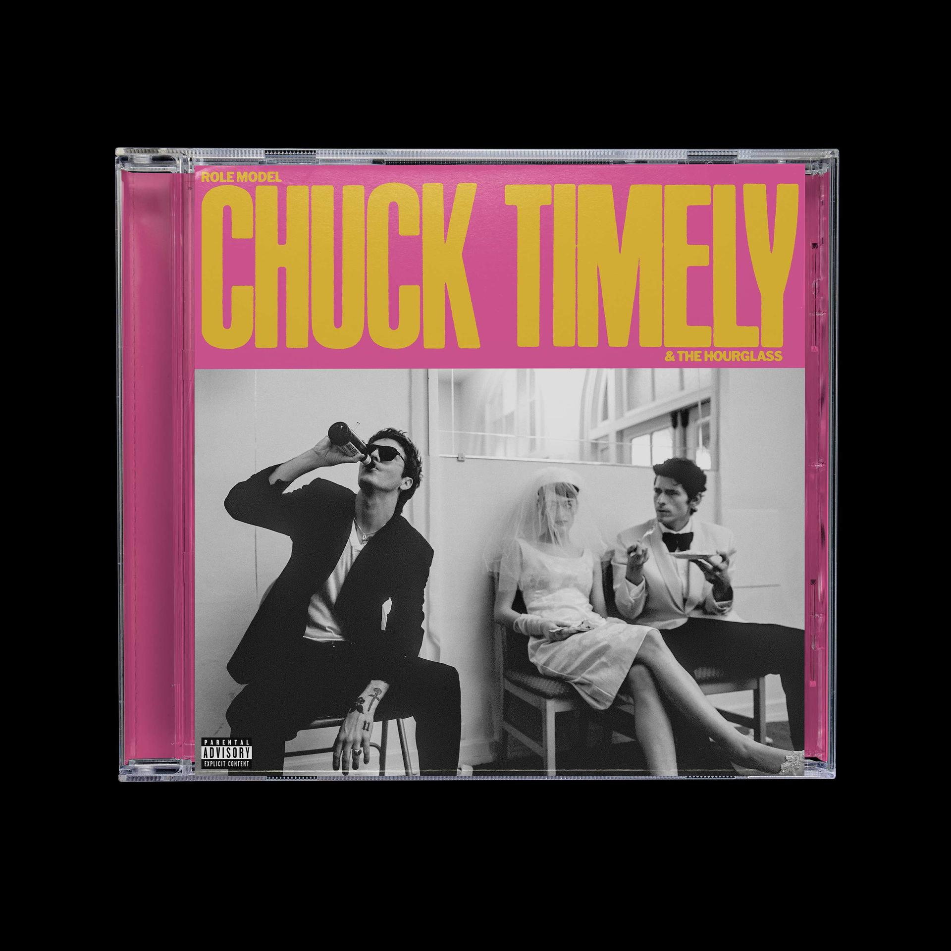 CD-Cover mit gelbem Text auf pinkem Hintergrund; unten drei Personen.