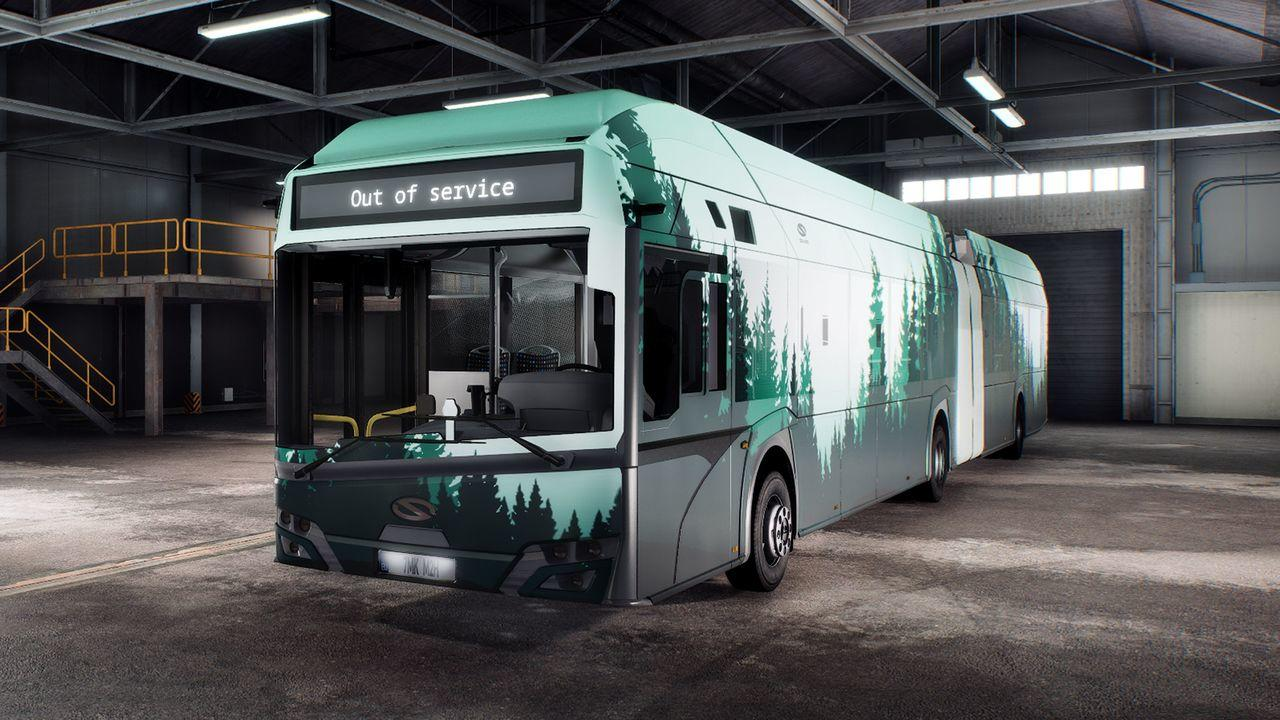 Ein Bus mit Waldmotiv steht in einer Halle. 