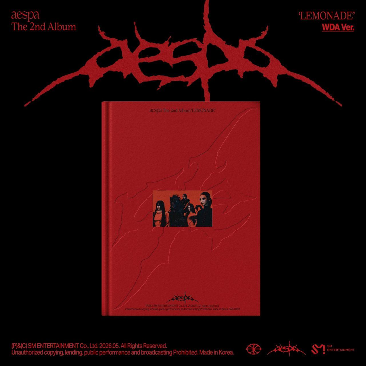 Rotes Albumcover von Aespa mit Bandfoto und Schriftzug.