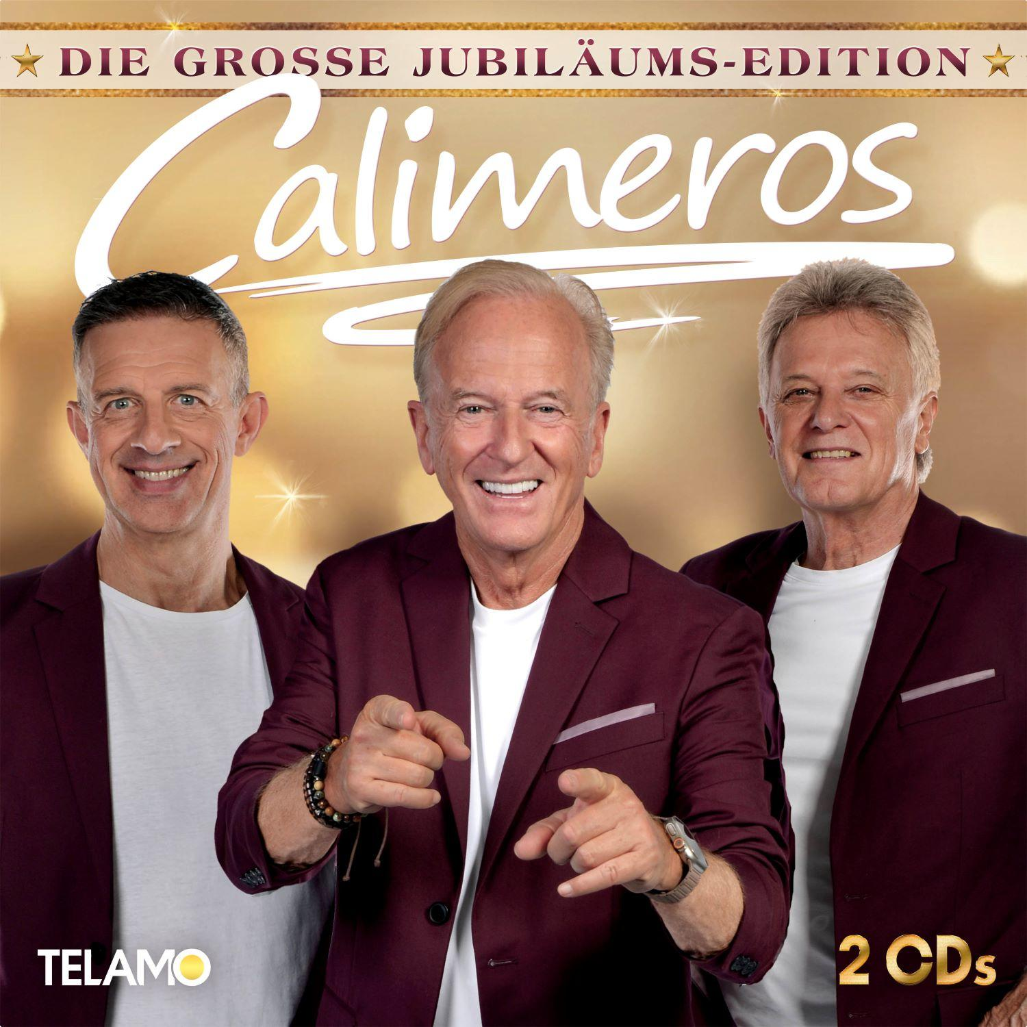 Drei Männer in Anzügen lächeln vor einem goldenen Hintergrund. "Calimeros" steht oben.