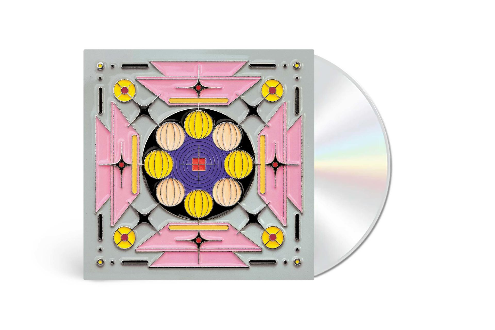 CD-Hülle mit abstraktem rosa, gelbem und grauem Design neben einer glänzenden CD.