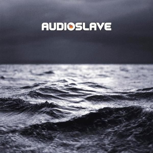 Dunkle Wellen auf dem Meer mit dem Schriftzug AUDIOSLAVE im oberen Bereich.