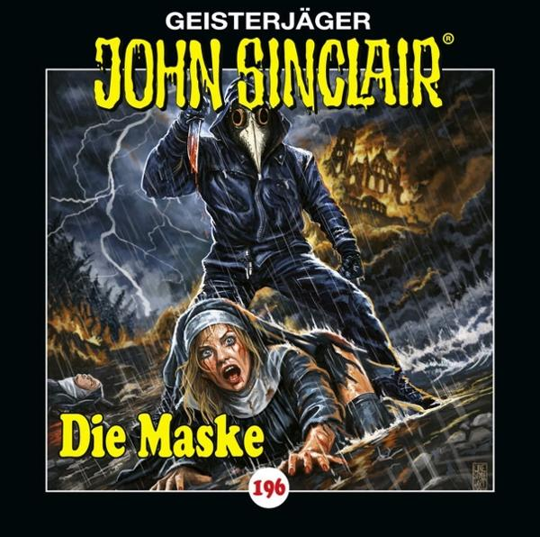 Ein Mann in einer Pestdoktor-Maske bedroht eine Nonne im Regen bei Nacht.