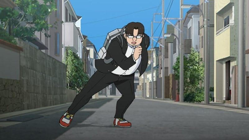 Ein Junge mit Brille und Rucksack rennt auf einer Straße voller Häuser.