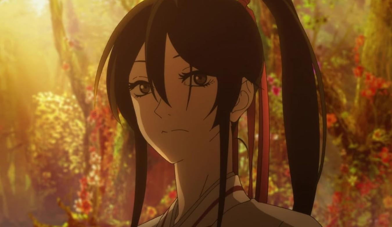Anime-Mädchen mit dunklem Haar und roten Bändern im Hintergrund mit Blumen.