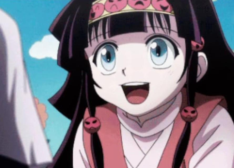 Anime-Mädchen mit langen schwarzen Haaren, blauen Augen und einem Stirnband.