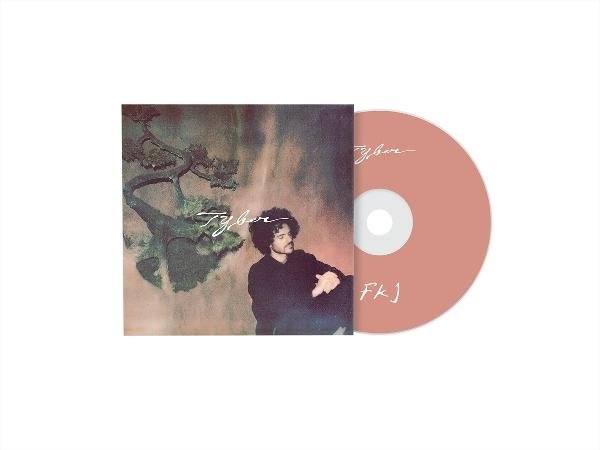 CD-Cover mit Mann, Bonsai und CD daneben. Text: Tyber & Fk1.