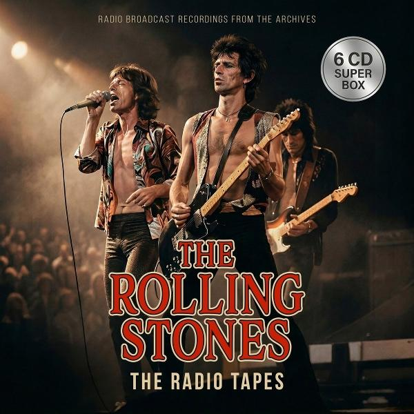 Die Rolling Stones auf der Bühne, mit 6 CDs Super Box-Aufdruck.
