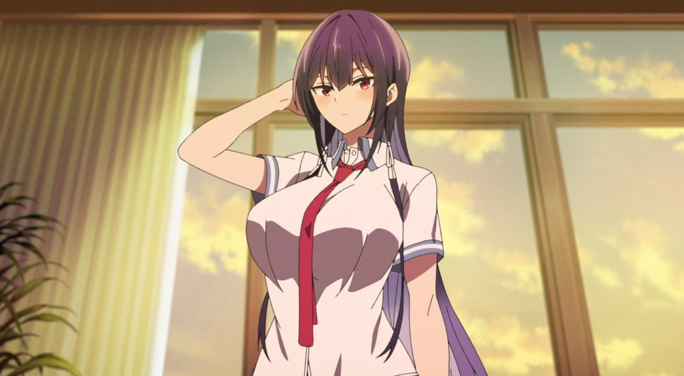 Anime-Mädchen im weißen Hemd mit roter Krawatte, langes lila Haar, steht drinnen.