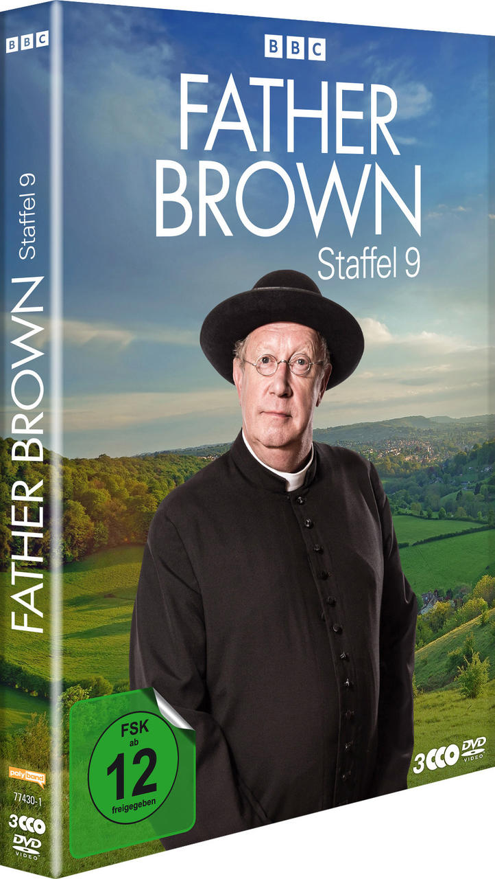 Ein Mann in priesterlicher Kleidung steht vor einer ländlichen Kulisse. "Father Brown Staffel 9".
