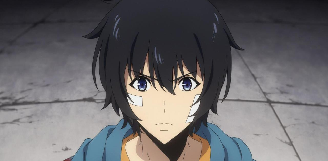 Ein Anime-Charakter mit schwarzen Haaren und blauen Augen, Pflaster auf den Wangen.