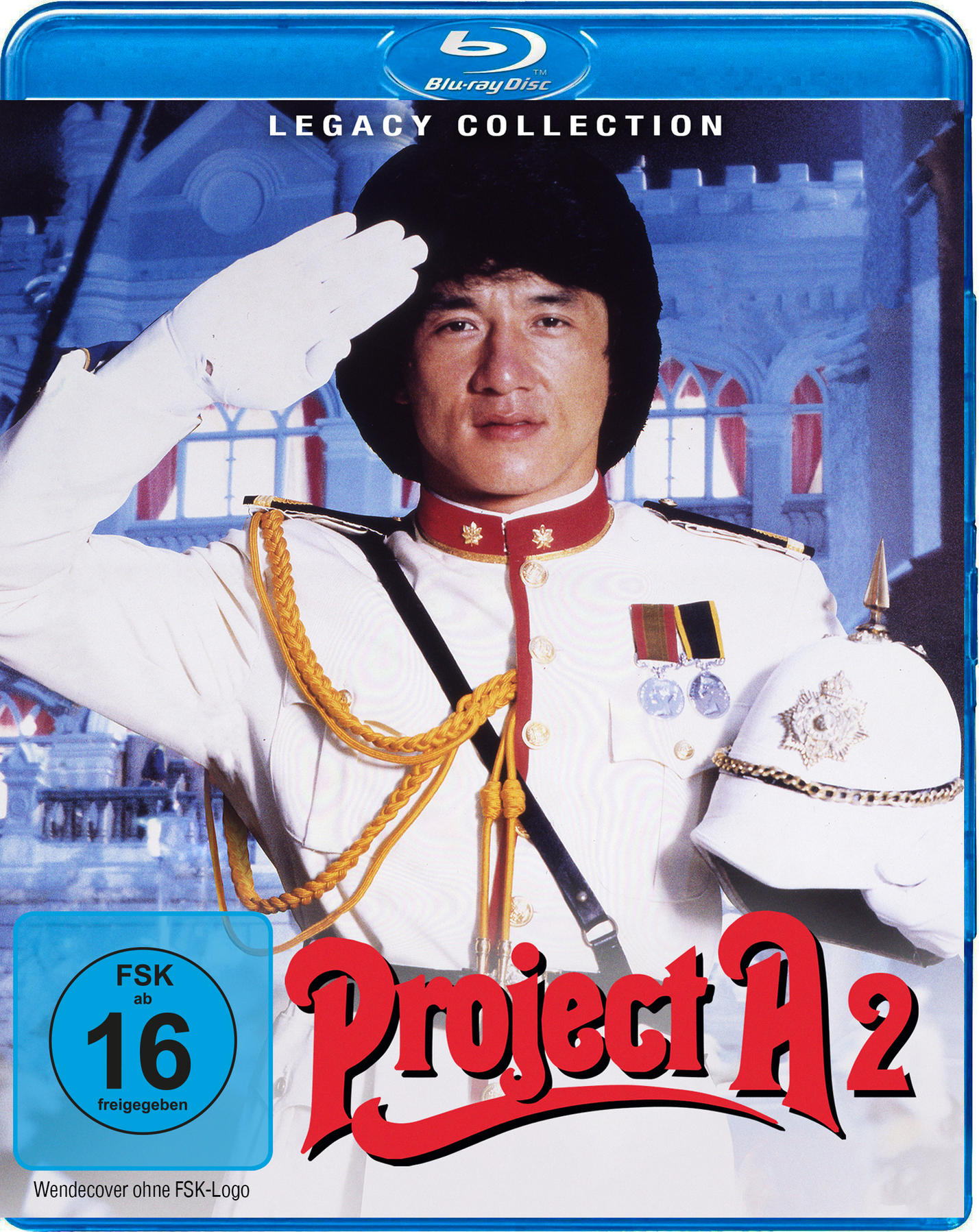 Jackie Chan in Uniform salutiert vor einer Burg. "Project A2" Logo.
