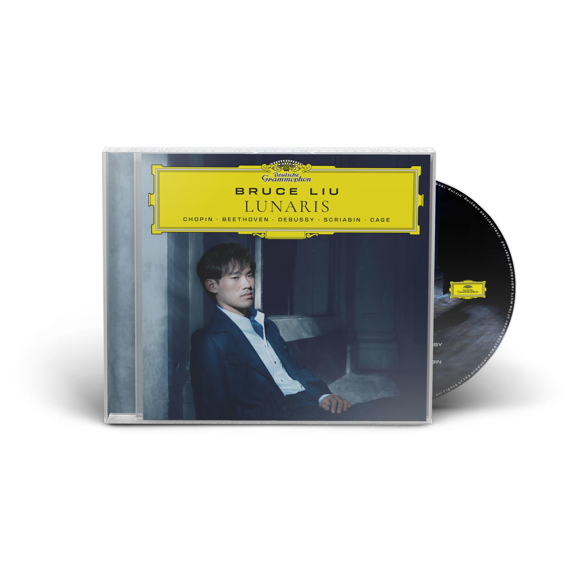Ein Mann im Anzug sitzt vor einem CD-Cover mit dem Titel "Lunaris".