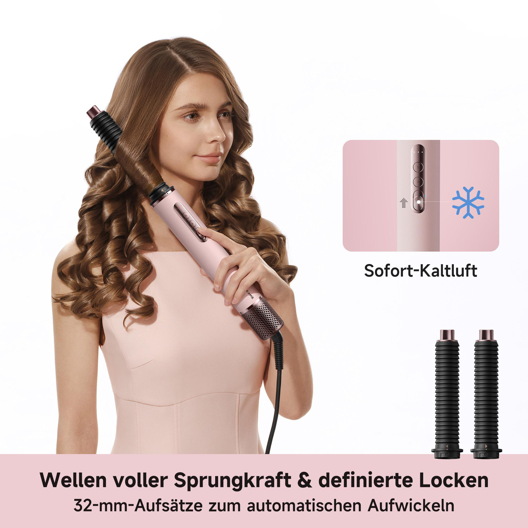 Eine Frau mit langen braunen Haaren stylt ihre Haare mit einem rosafarbenen Lockenstab.