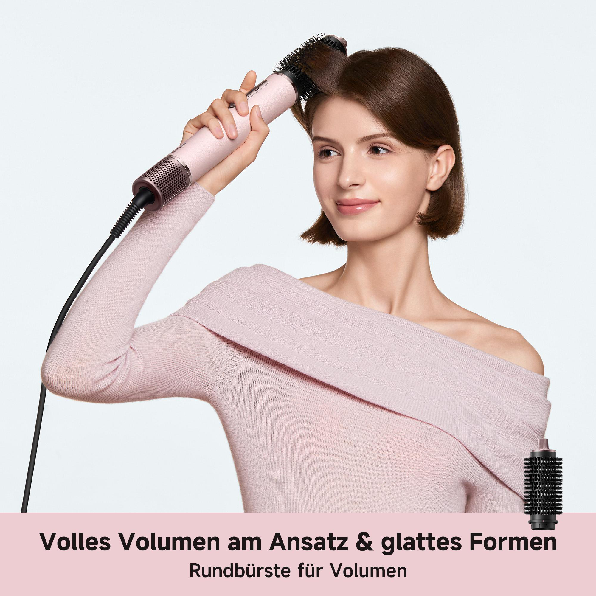 Frau mit rosafarbenem Glätteisen mit Rundbürste, stylt ihr braunes Haar.