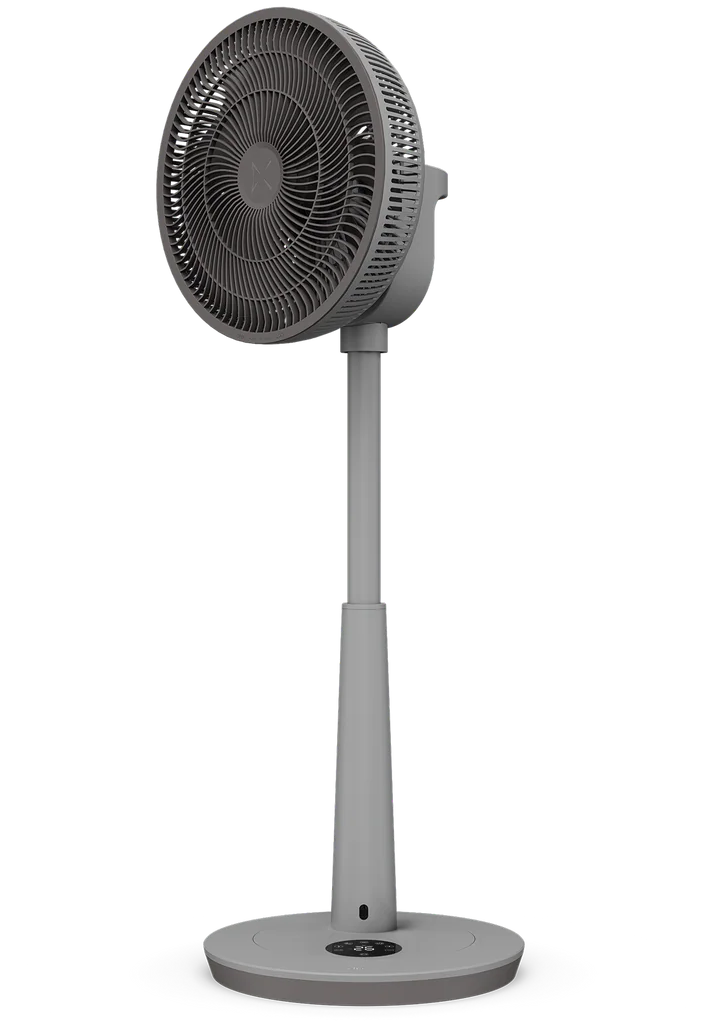 Ein grauer Standventilator mit rundem Sockel und digitaler Anzeige.