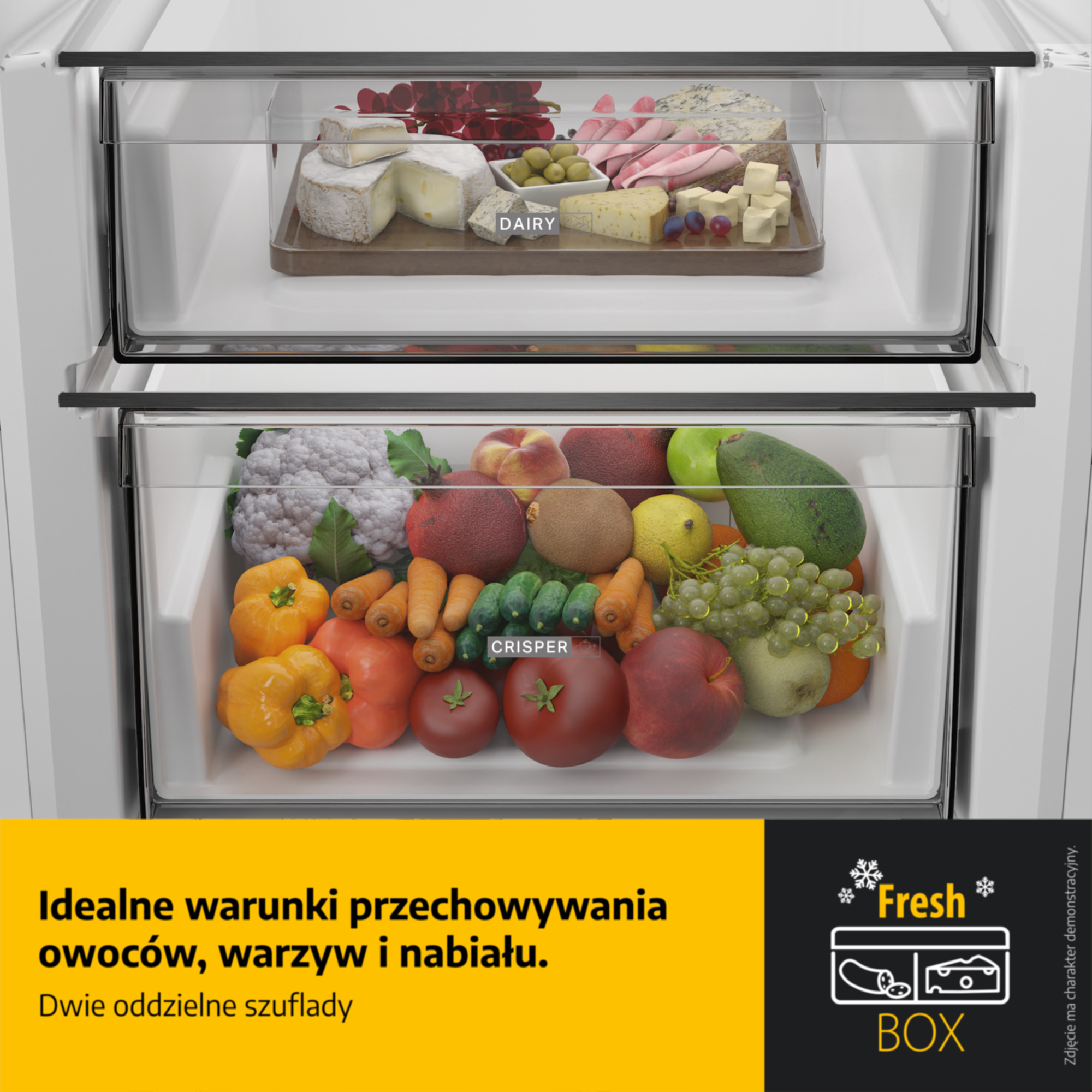 Szuflady lodówki z serem i owocami/warzywami. Etykiety: DAIRY, CRISPER.