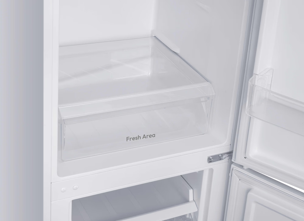 Üres fehér hűtőszekrény belső, átlátszó "Fresh Area" fiókkal.