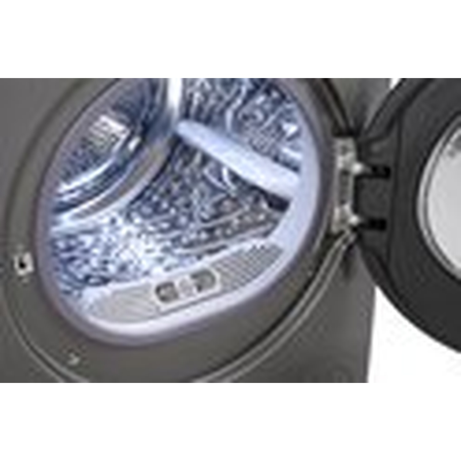 De lege trommel van een grijze wasmachine met de deur open.