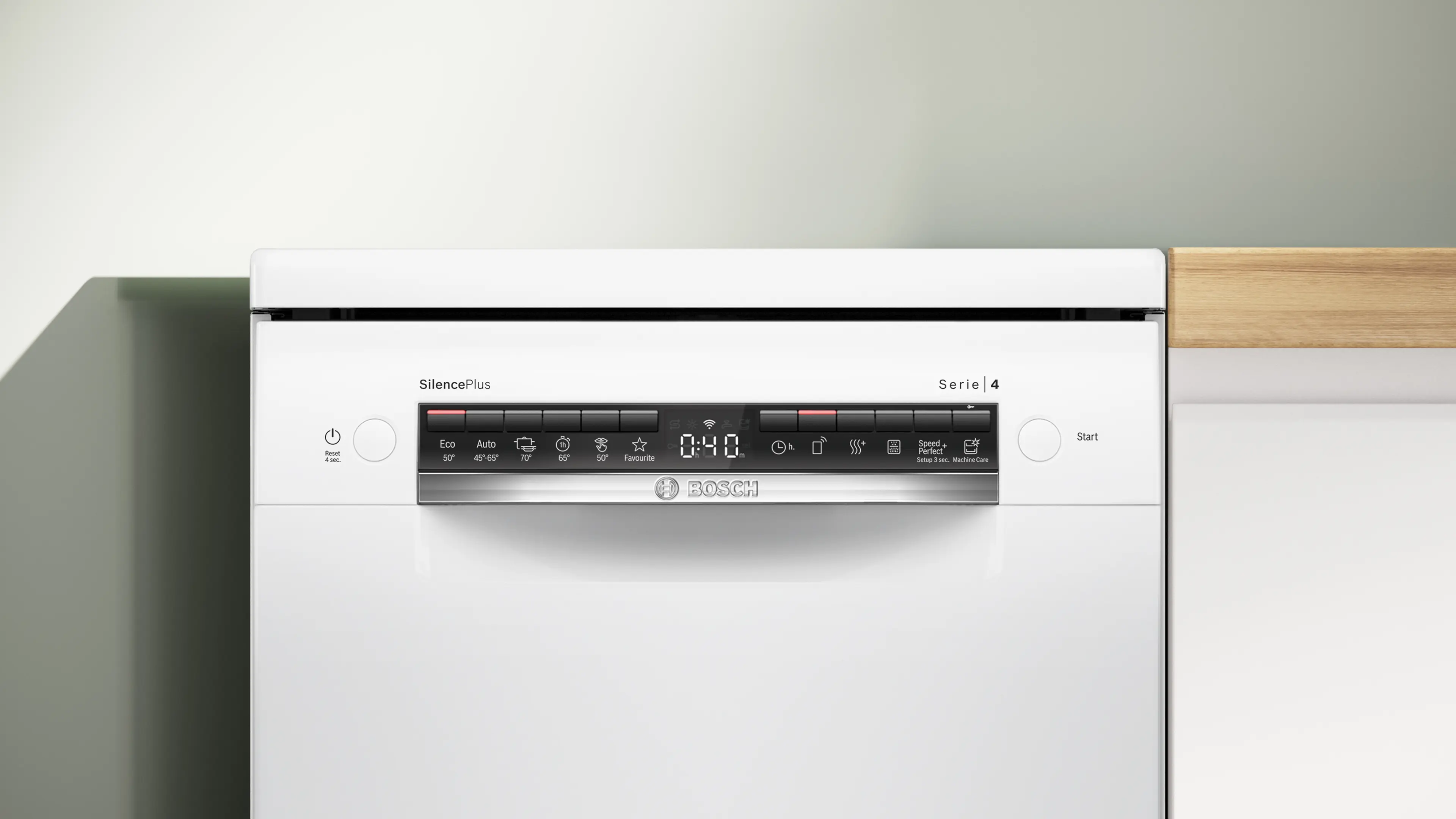Lavavajillas Bosch blanco con panel de control y pantalla digital.