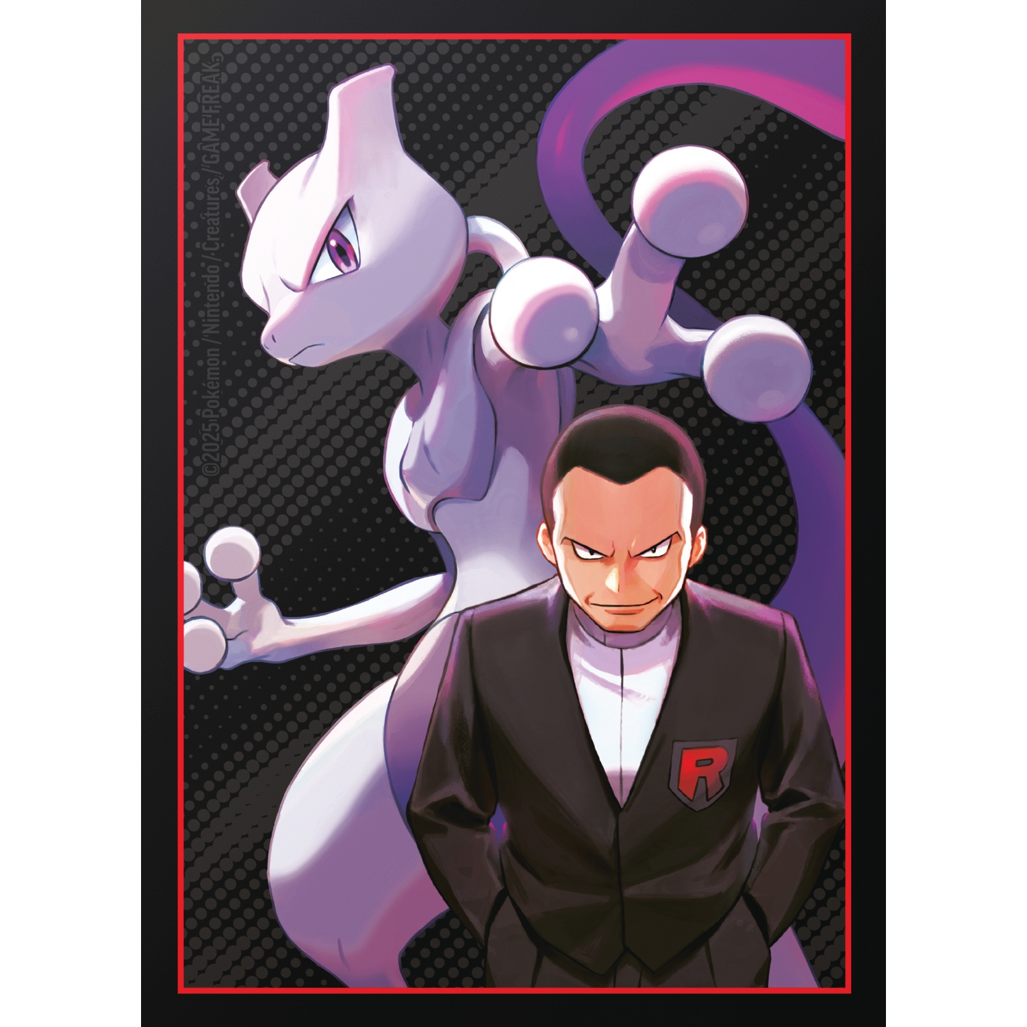 Mewtwo en een man in een zwart pak met een rood R-embleem op zijn borst.