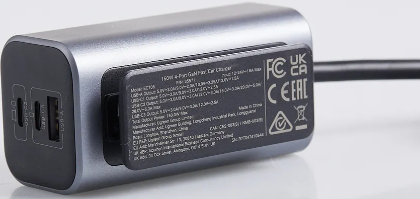 Ein grauer 150W 4-Port GaN-Autoladegerät mit USB-A-, USB-C2- und USB-C3-Anschlüssen.