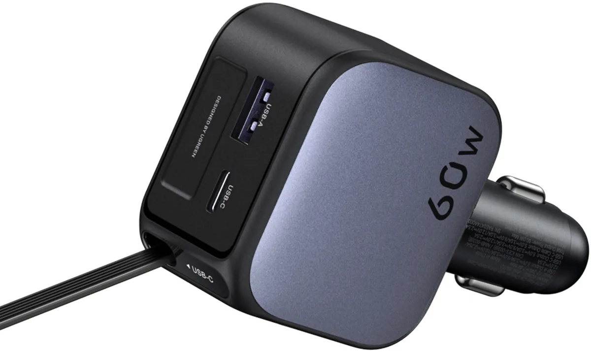 Caricabatterie auto USB nero e grigio da 60W con porte USB-A e USB-C.