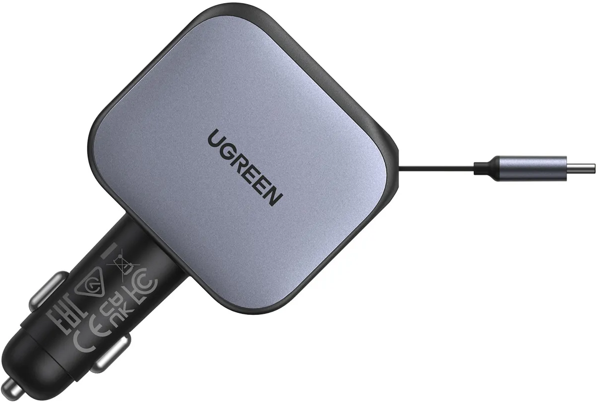 Un adattatore caricabatterie per auto UGREEN grigio con cavo USB-C.
