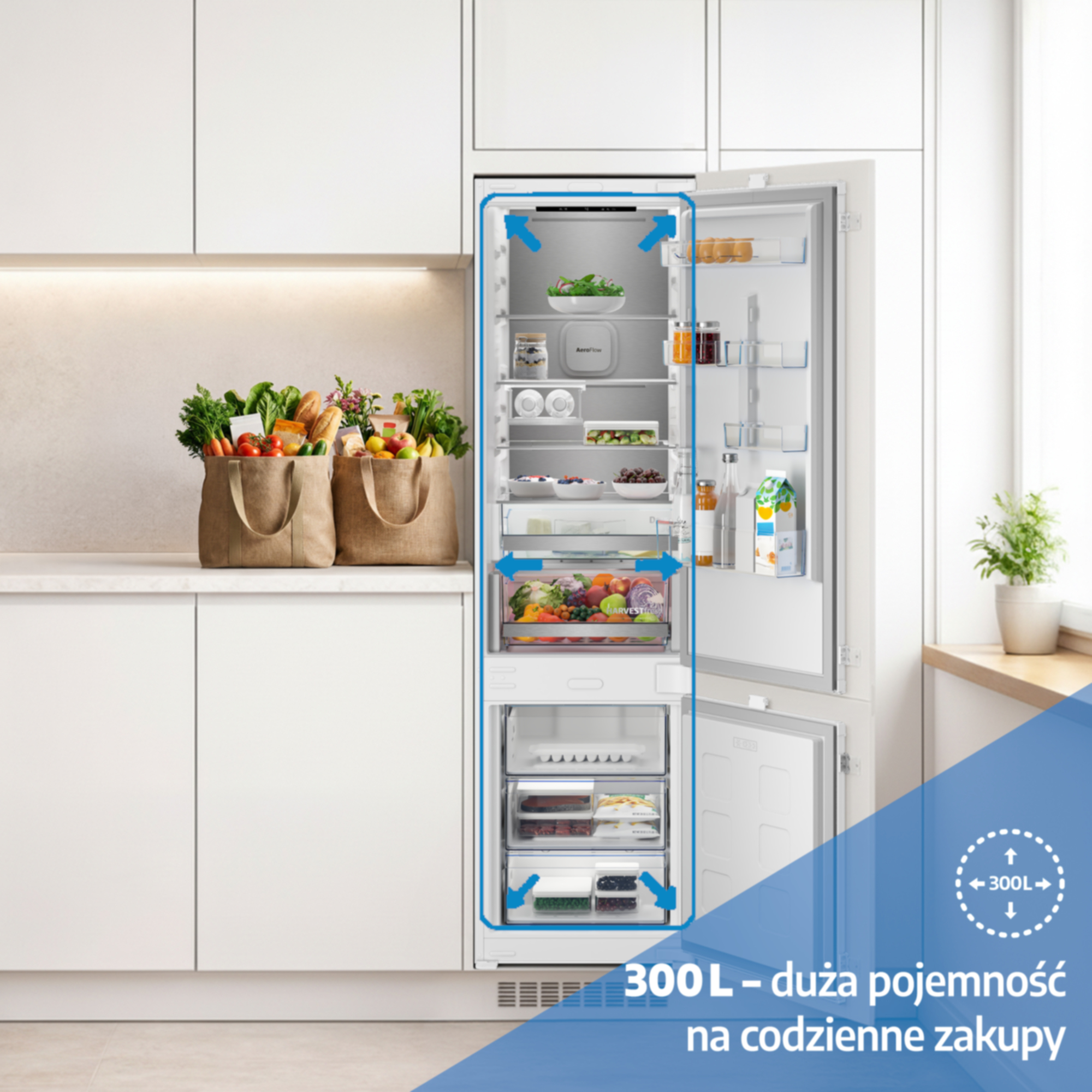 Otwarta lodówka z zakupami i szufladami. Pojemność 300L.