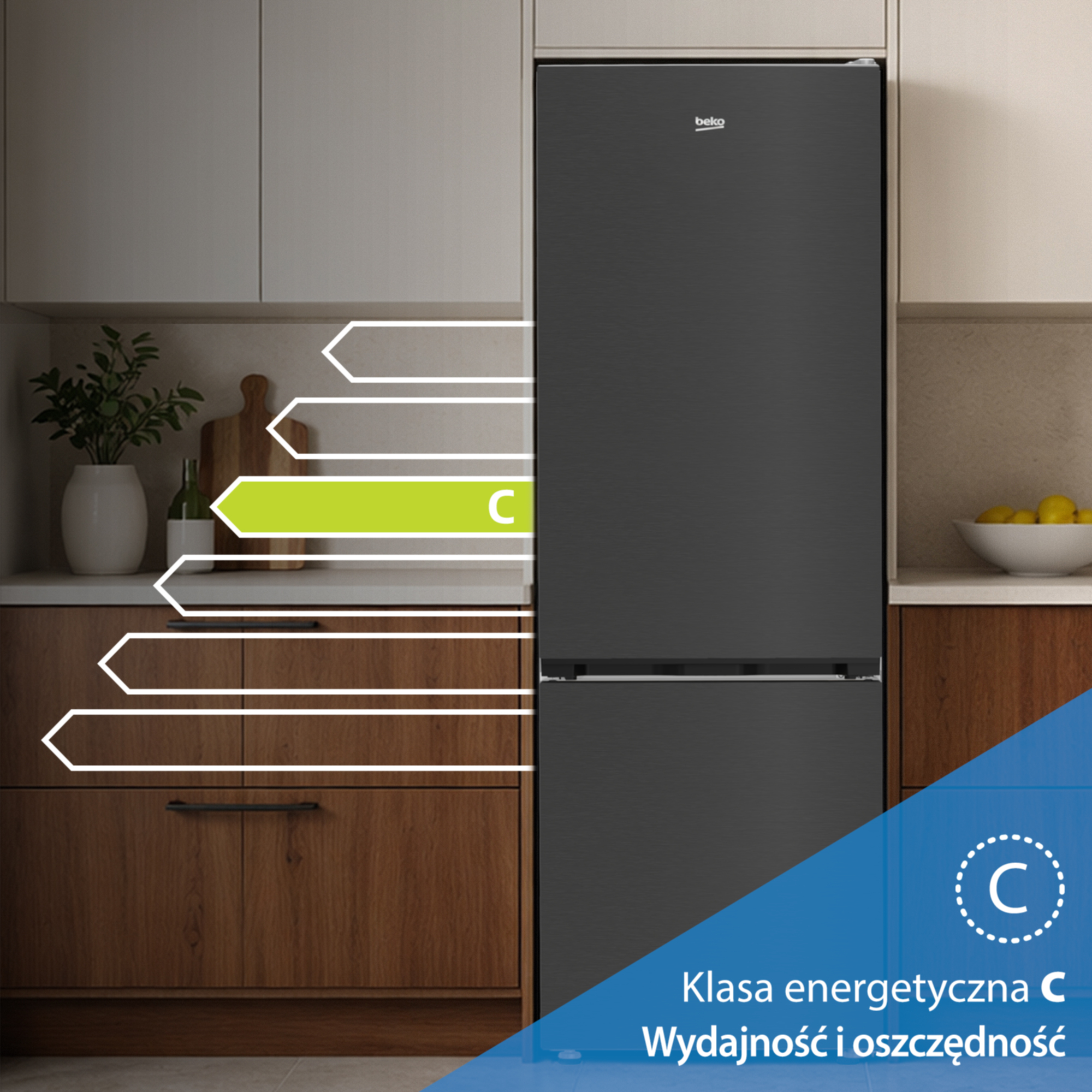 Czarna lodówka Beko w kuchni o klasie energetycznej C.