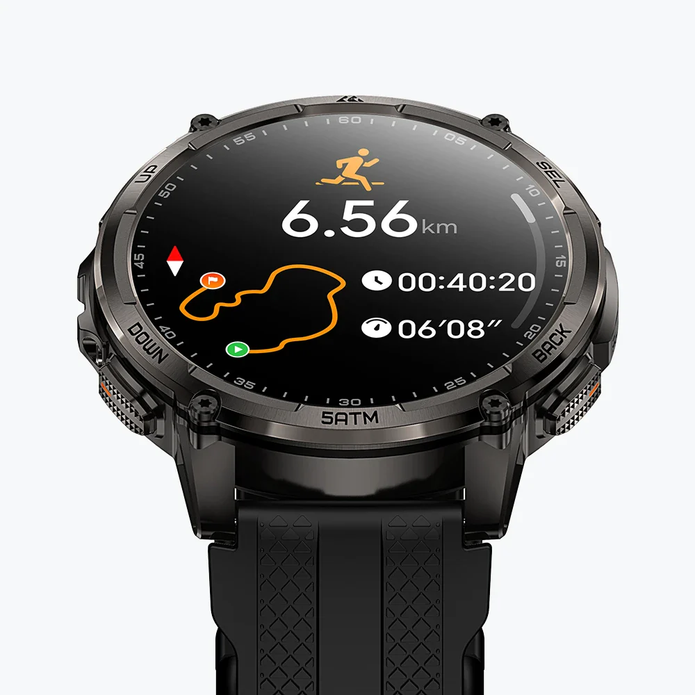Okosóra 6,56km távolságot, időzítőt és térképutvonalat mutat. Sötétszürke tok.