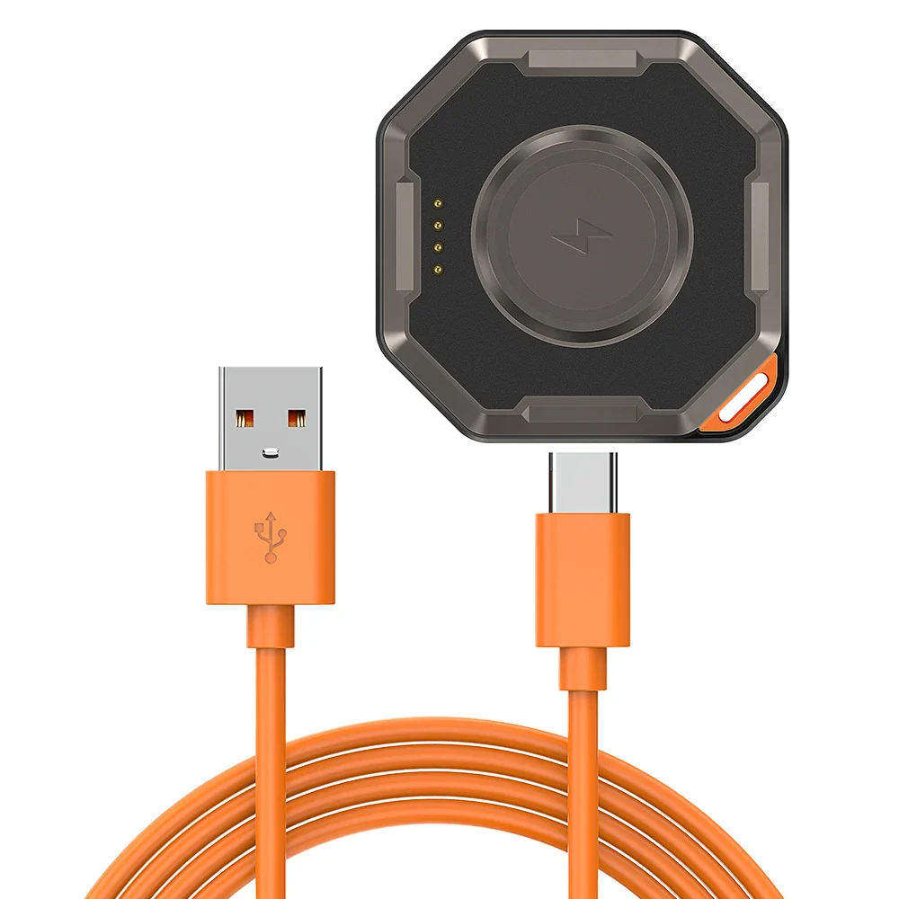 Fekete, nyolcszögletű töltődokk USB-A és USB-C kábelekkel.
