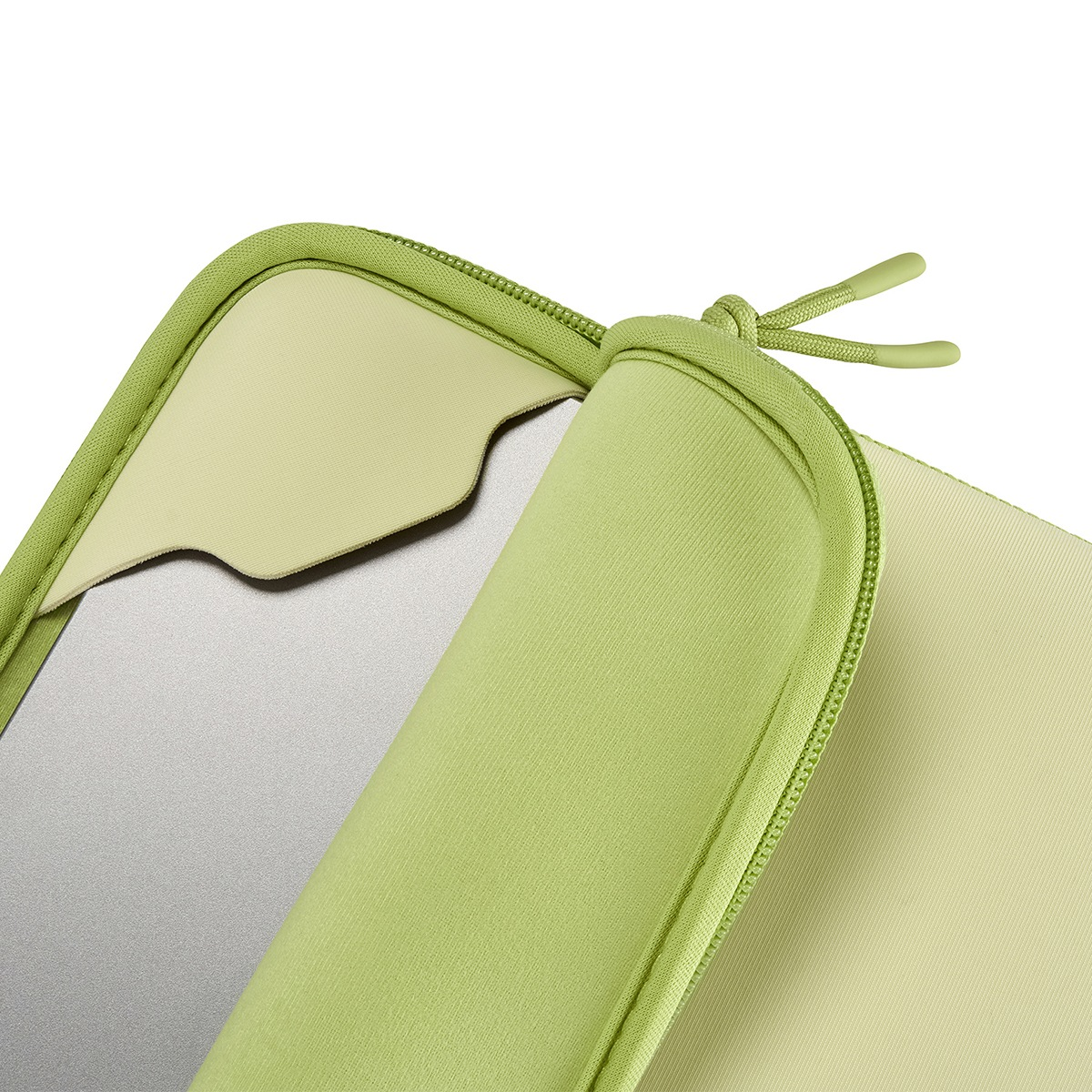 Funda verde claro para portátil con cremallera y dos cordones.