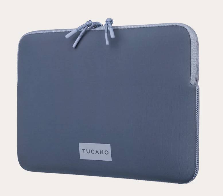 Funda gris Tucano para portátil con cremallera y dos tiradores.