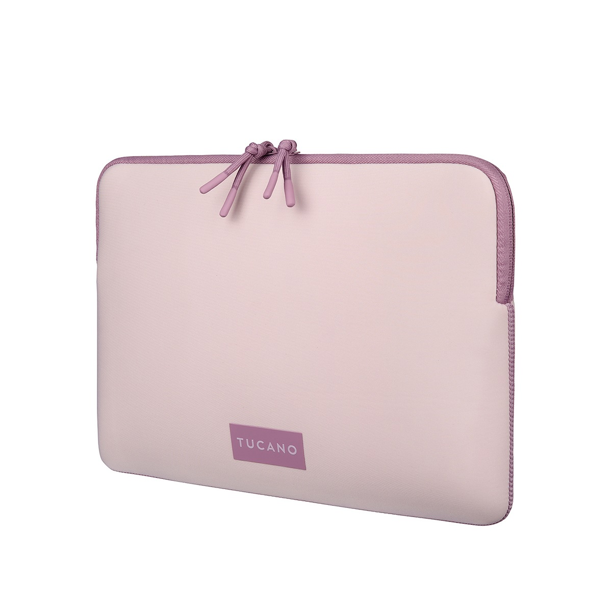 Una funda para portátil rosa claro con dos tiradores de cremallera y un logo de Tucano.