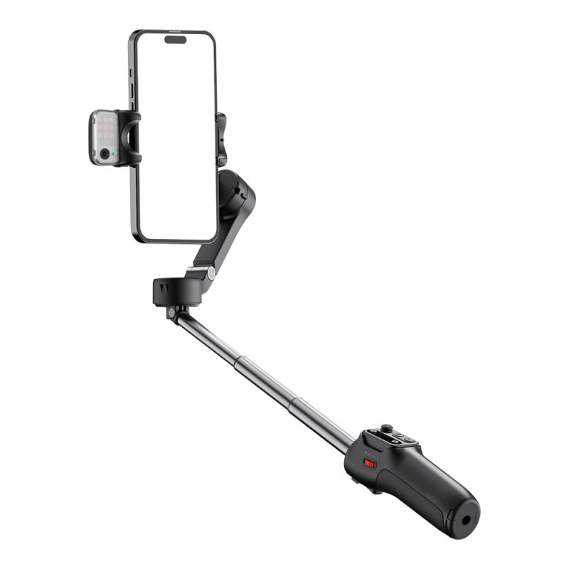 Un smartphone está montado en un estabilizador de cardán negro con mango extensible.