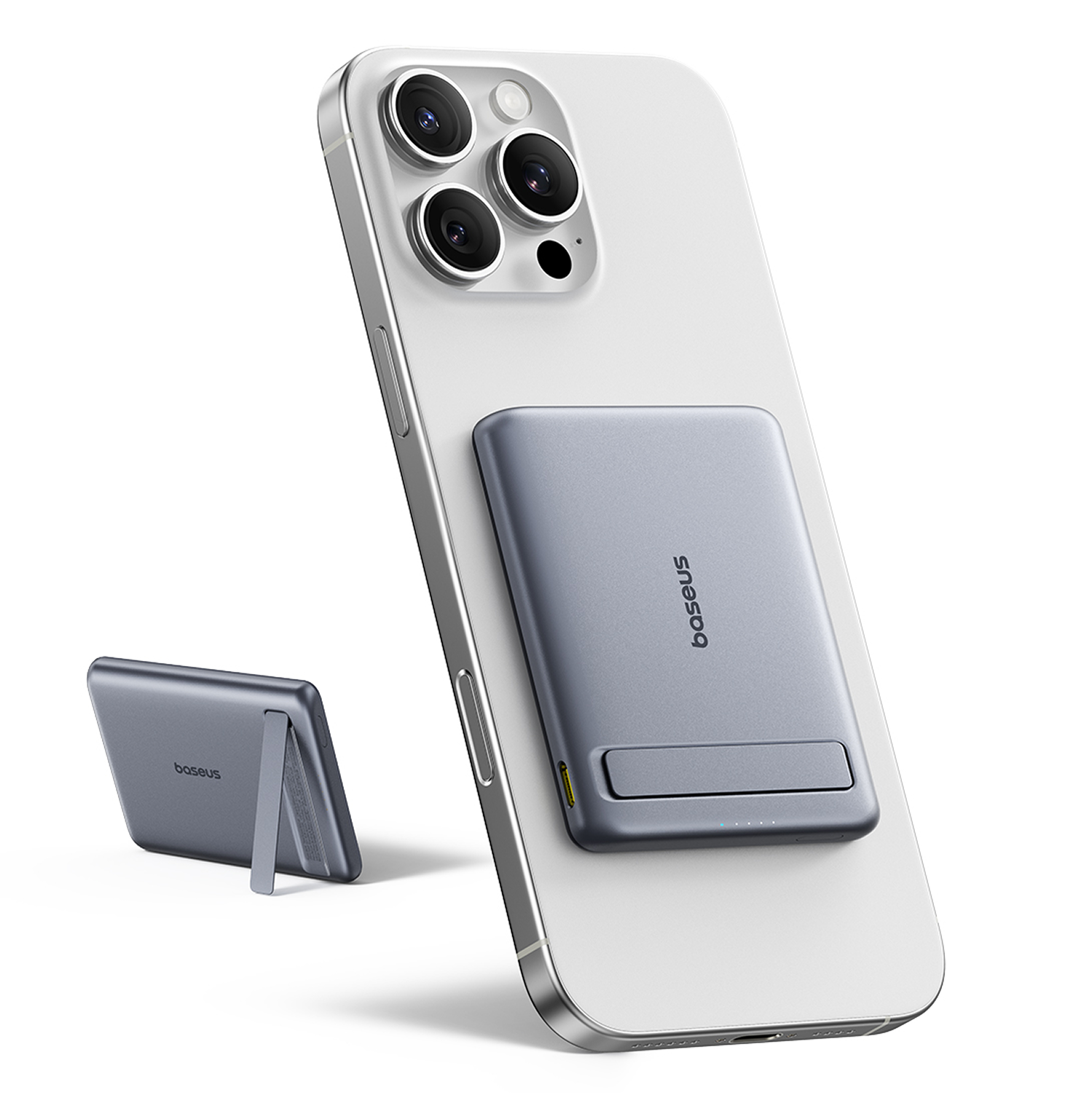 Batería magnética gris en un smartphone blanco, una segunda batería está al lado.